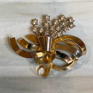 0128 Vintage 60s Gold- & Silver-Tone Boutonniere Brooch Holder w/Rhinestones